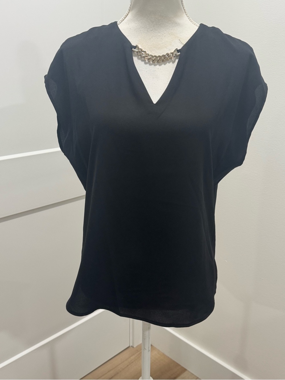 Anne Klein Black V-Neck Cap Sleeve Women's Top